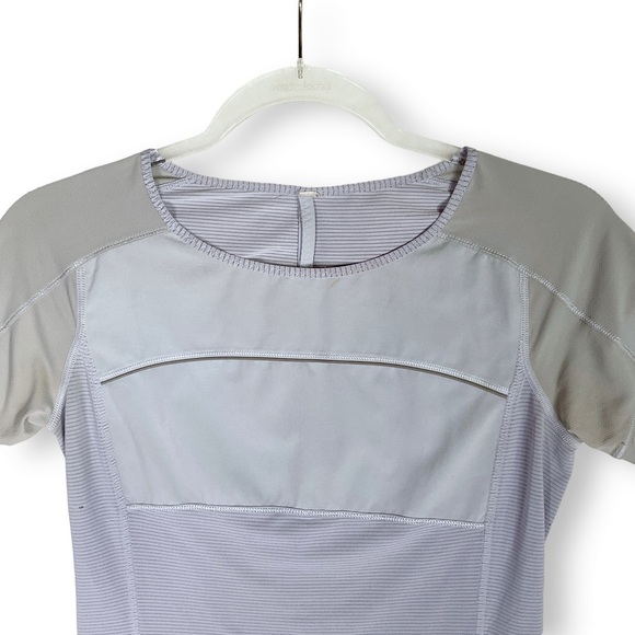 Lululemon Womens Run Fast Track Shirt Short Sleeve Vented Sz 4 Lilac - Picture 3 of 9